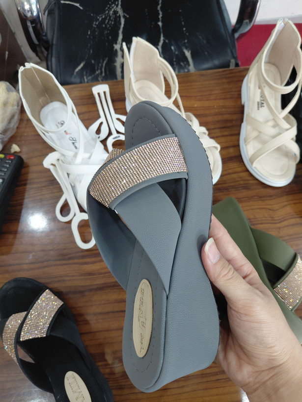 دمپایی زنانه لژدار طبی روفرشی لژ ۵ سانت با زیره پیو سبک