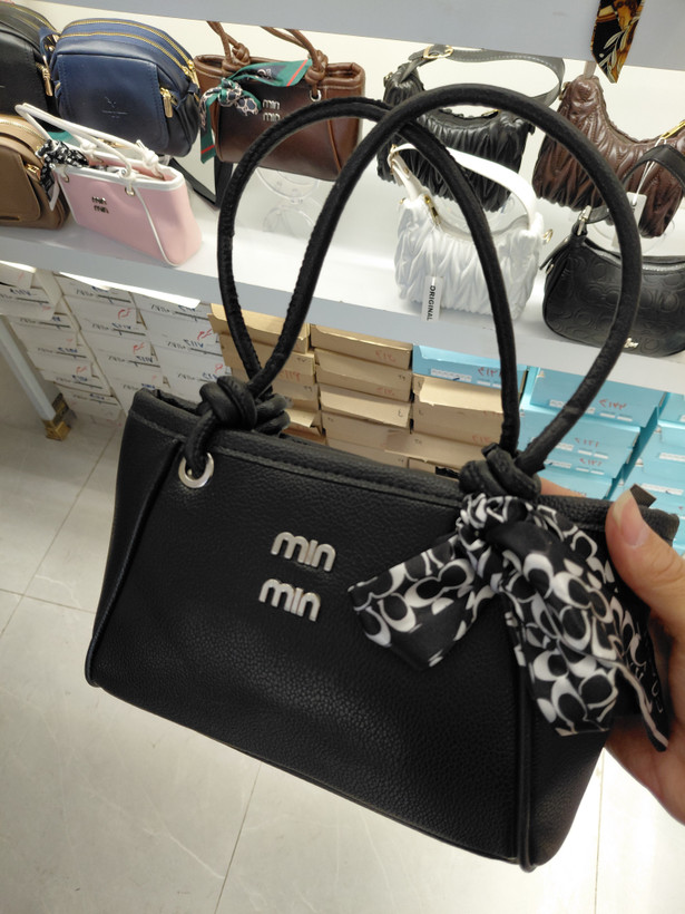 کیف زنانه دستی و دوشی مدل Miu چرم شرانگ عکس 5